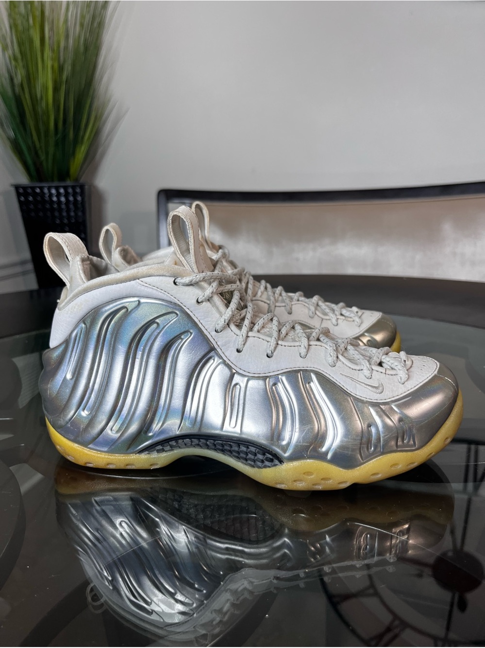 Nike Foamposite One Retro
Chrome Basketball Sneakers Shoes
Women's Size 8